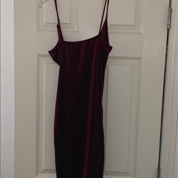 Red velvet dress - Picture 2 of 2